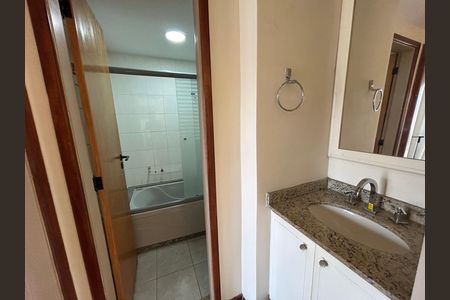 Apartamento à venda com 164m², 4 quartos e 3 vagasBanheiro 4