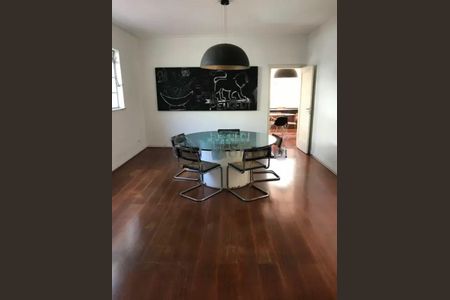 Casa à venda com 6 quartos, 350m² em Vila Madalena, São Paulo