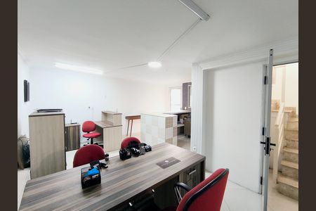 Casa de condomínio à venda com 250m², 5 quartos e 3 vagas Casa de condomínio à venda com 250m², 5 quartos e 3 vagasEscritório