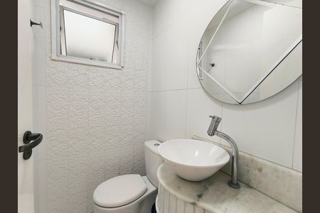 Casa de condomínio à venda com 250m², 5 quartos e 3 vagas Casa de condomínio à venda com 250m², 5 quartos e 3 vagasLavabo