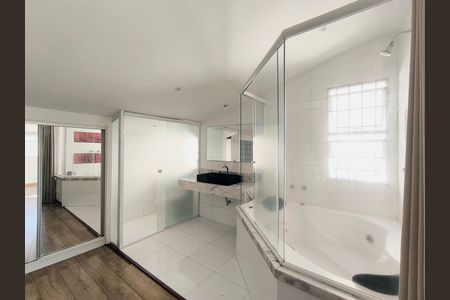 Casa de condomínio à venda com 250m², 5 quartos e 3 vagas Casa de condomínio à venda com 250m², 5 quartos e 3 vagasQuarto 1 - Suíte