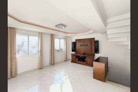 Casa de condomínio à venda com 250m², 5 quartos e 3 vagas Casa de condomínio à venda com 250m², 5 quartos e 3 vagasSala