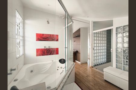 Casa de condomínio à venda com 250m², 5 quartos e 3 vagas Casa de condomínio à venda com 250m², 5 quartos e 3 vagasBanheiro da Suíte 1