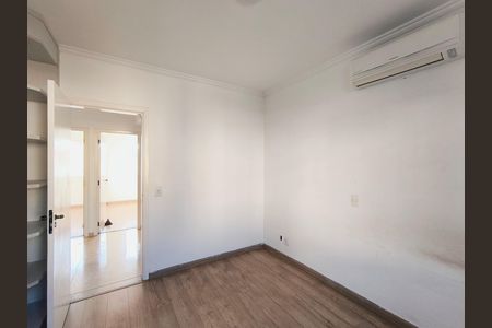 Casa de condomínio à venda com 250m², 5 quartos e 3 vagas Casa de condomínio à venda com 250m², 5 quartos e 3 vagasQuarto 2 - Suíte