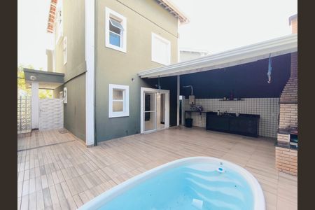 Casa de condomínio à venda com 250m², 5 quartos e 3 vagas Casa de condomínio à venda com 250m², 5 quartos e 3 vagasQuintal