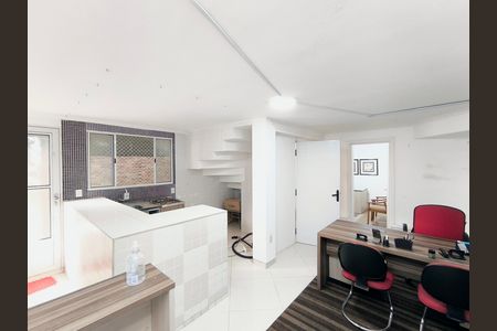 Casa de condomínio à venda com 250m², 5 quartos e 3 vagas Casa de condomínio à venda com 250m², 5 quartos e 3 vagasEscritório