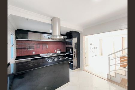 Casa de condomínio à venda com 250m², 5 quartos e 3 vagas Casa de condomínio à venda com 250m², 5 quartos e 3 vagasCozinha