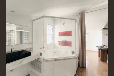 Casa de condomínio à venda com 250m², 5 quartos e 3 vagas Casa de condomínio à venda com 250m², 5 quartos e 3 vagasBanheiro da Suíte 1