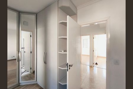 Casa de condomínio à venda com 250m², 5 quartos e 3 vagas Casa de condomínio à venda com 250m², 5 quartos e 3 vagasQuarto 2 - Suíte