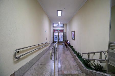 Apartamento para alugar com 200m², 5 quartos e 2 vagas Apartamento para alugar com 200m², 5 quartos e 2 vagasHall de entrada