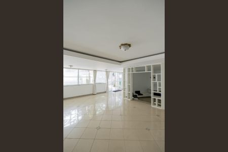 Casa de condomínio à venda com 665m², 4 quartos e 8 vagas Casa de condomínio à venda com 665m², 4 quartos e 8 vagasFoto 03