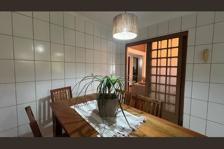 Casa à venda com 269m², 3 quartos e 3 vagas