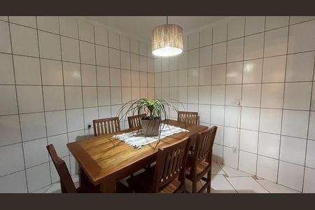 Casa à venda com 269m², 3 quartos e 3 vagas