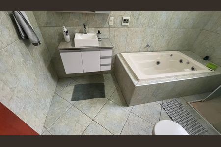 Casa à venda com 269m², 3 quartos e 3 vagas