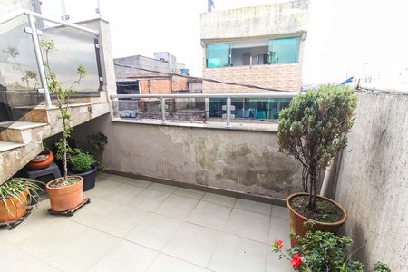 Casa à venda com 150m², 5 quartos e 2 vagas Casa à venda com 150m², 5 quartos e 2 vagasVaranda