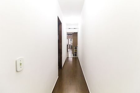 Casa à venda com 150m², 5 quartos e 2 vagas Casa à venda com 150m², 5 quartos e 2 vagasCorredor - Casa 2