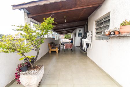 Casa à venda com 150m², 5 quartos e 2 vagas Casa à venda com 150m², 5 quartos e 2 vagasTerraço