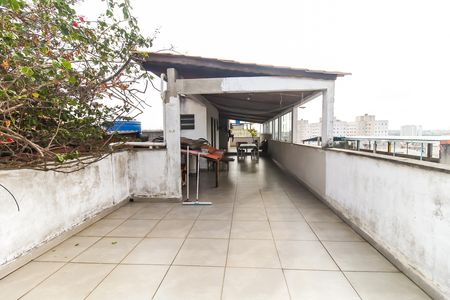 Casa à venda com 150m², 5 quartos e 2 vagas Casa à venda com 150m², 5 quartos e 2 vagasTerraço