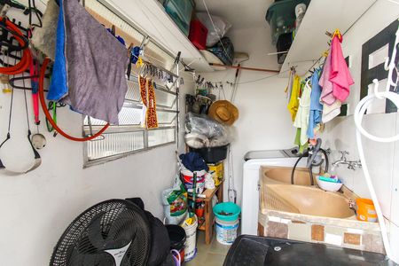 Casa à venda com 150m², 5 quartos e 2 vagas Casa à venda com 150m², 5 quartos e 2 vagasLavanderia