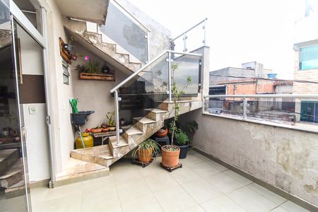 Casa à venda com 150m², 5 quartos e 2 vagas Casa à venda com 150m², 5 quartos e 2 vagasVaranda