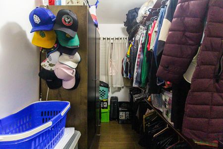 Casa à venda com 150m², 5 quartos e 2 vagas Casa à venda com 150m², 5 quartos e 2 vagasCloset - Casa 2