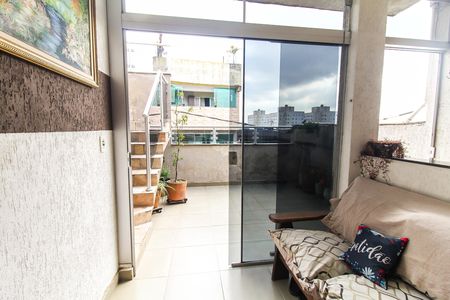 Casa à venda com 150m², 5 quartos e 2 vagas Casa à venda com 150m², 5 quartos e 2 vagasHall