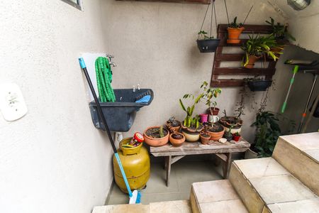 Casa à venda com 150m², 5 quartos e 2 vagas Casa à venda com 150m², 5 quartos e 2 vagasVaranda