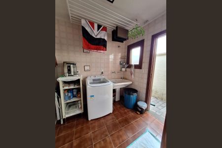 Casa de condomínio à venda com 232m², 3 quartos e 4 vagasFoto 01