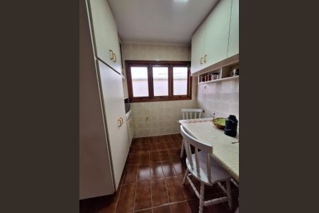 Casa de condomínio à venda com 232m², 3 quartos e 4 vagasFoto 01