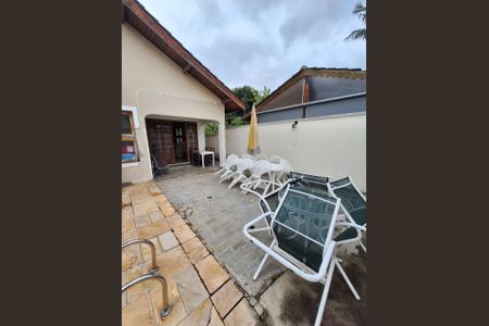 Casa de condomínio à venda com 232m², 3 quartos e 4 vagasFoto 01