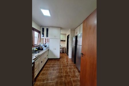 Casa de condomínio à venda com 232m², 3 quartos e 4 vagasFoto 01