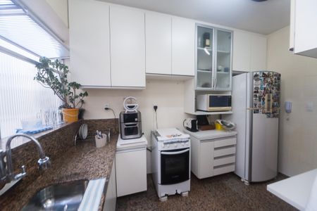 Cozinha de apartamento à venda com 3 quartos, 110m² em Cidade Nova, Belo Horizonte