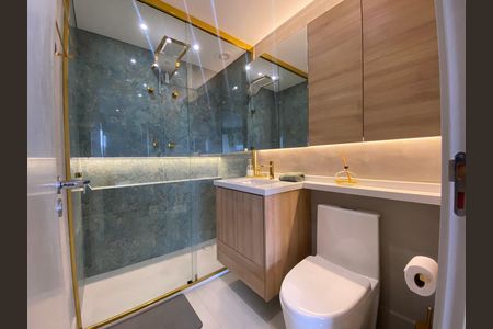 Banheiro social de kitnet/studio para alugar com 1 quarto, 27m² em Butantã, São Paulo
