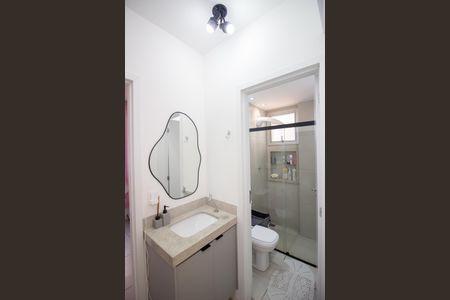 Apartamento à venda com 68m², 2 quartos e 1 vaga Apartamento à venda com 68m², 2 quartos e 1 vagaBanheiro Social