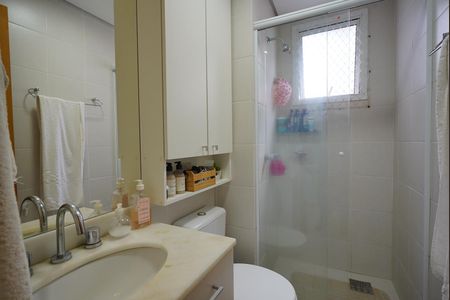 Banheiro de apartamento à venda com 1 quarto, 47m² em Santana, Porto Alegre
