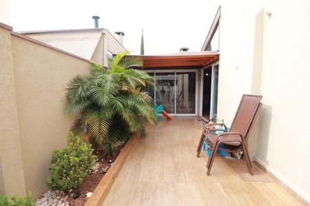 Casa para alugar com 120m², 3 quartos e 3 vagasQuintal 