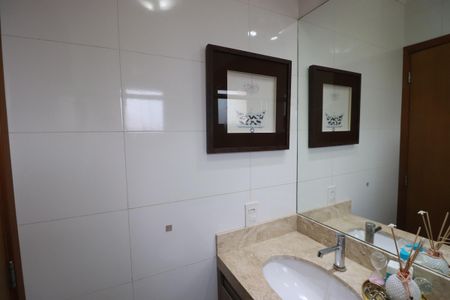Casa para alugar com 120m², 3 quartos e 3 vagasBanheiro 