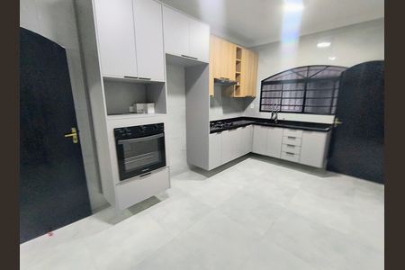 Casa para alugar com 275m², 4 quartos e 4 vagas Casa para alugar com 275m², 4 quartos e 4 vagasCozinha