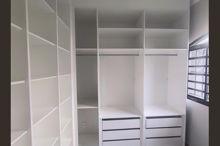 Casa para alugar com 275m², 4 quartos e 4 vagas Casa para alugar com 275m², 4 quartos e 4 vagasQuarto