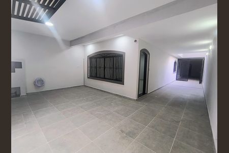 Casa para alugar com 275m², 4 quartos e 4 vagas Casa para alugar com 275m², 4 quartos e 4 vagasÁrea externa