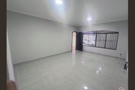 Casa para alugar com 275m², 4 quartos e 4 vagas Casa para alugar com 275m², 4 quartos e 4 vagasSala