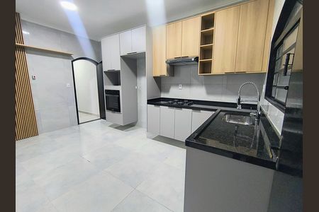 Casa para alugar com 275m², 4 quartos e 4 vagas Casa para alugar com 275m², 4 quartos e 4 vagasCozinha