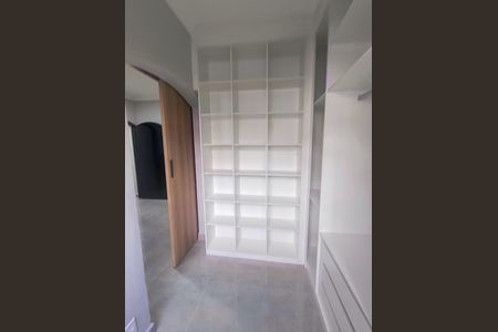 Casa para alugar com 275m², 4 quartos e 4 vagas Casa para alugar com 275m², 4 quartos e 4 vagasQuarto