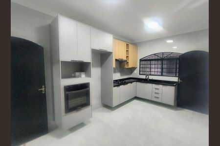 Casa para alugar com 275m², 4 quartos e 4 vagas Casa para alugar com 275m², 4 quartos e 4 vagasCozinha