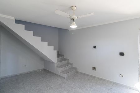 Sala de casa para alugar com 3 quartos, 80m² em Jardim Danfer, São Paulo