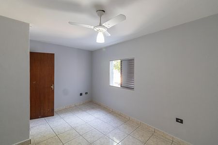 Quarto 2 de casa para alugar com 3 quartos, 80m² em Jardim Danfer, São Paulo