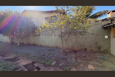 Casa à venda com 430m², 2 quartos e sem vaga Casa à venda com 430m², 2 quartos e sem vagaQuintal