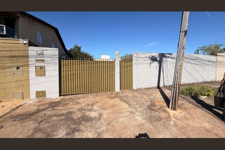 Casa à venda com 430m², 2 quartos e sem vaga Casa à venda com 430m², 2 quartos e sem vagaFachada