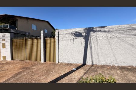Casa à venda com 430m², 2 quartos e sem vaga Casa à venda com 430m², 2 quartos e sem vagaFachada