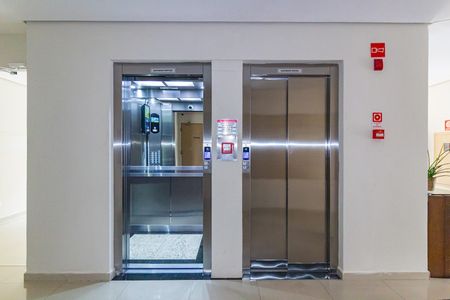 Apartamento para alugar com 74m², 2 quartos e 1 vaga Apartamento para alugar com 74m², 2 quartos e 1 vagaHall social